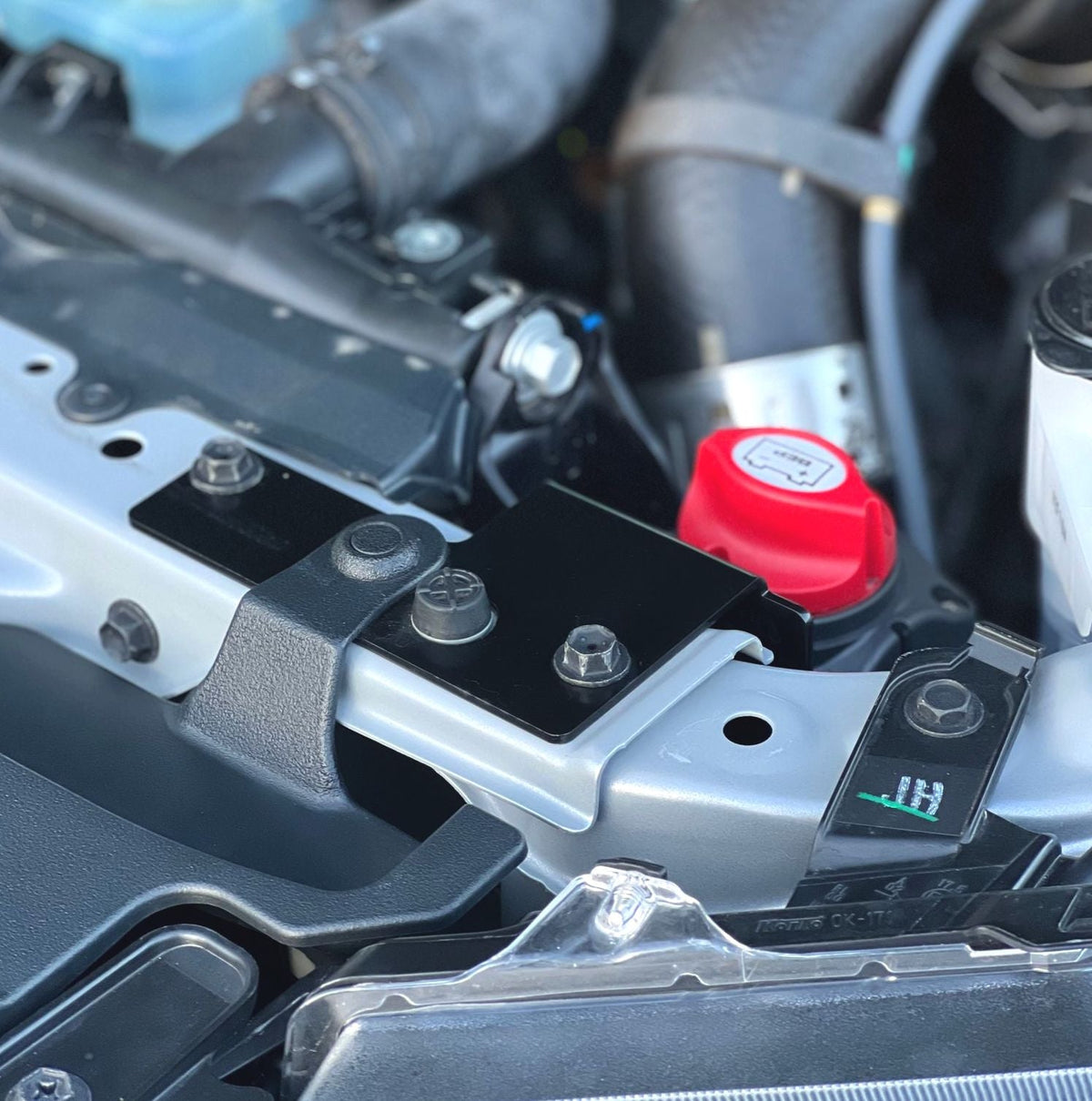 N80 Battery/Winch Isolator Bracket and Isolator